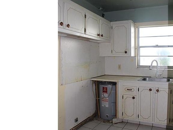 3rd image of 101 Farnham E #101