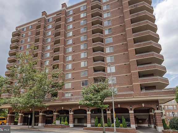 2nd image of 1276 N Wayne St Penthouse 7