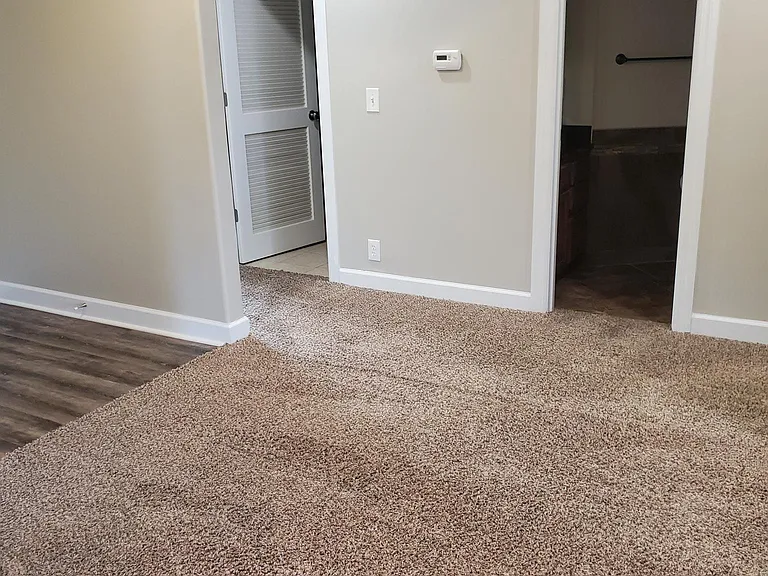 308 W Adams St — Photo 14