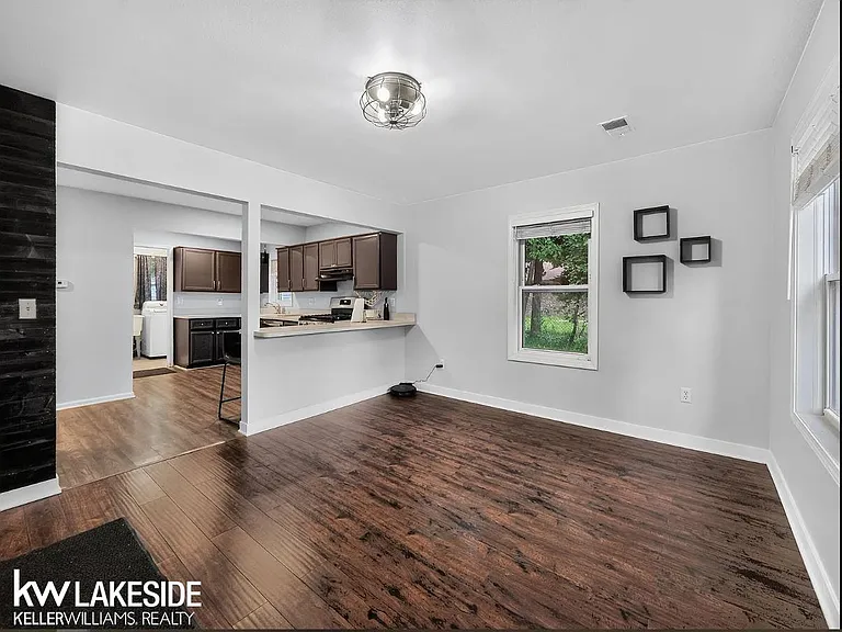 388 E South Blvd — Photo 17