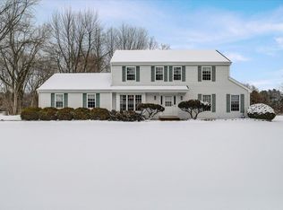 10316 N La Cresta Dr, Mequon, WI 53092