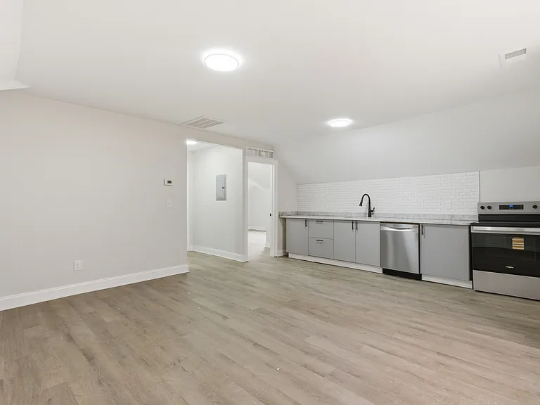 4635 John R St #3 — Photo 6