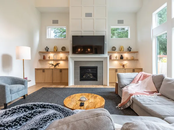 16713 SE 2nd Pl, Bellevue, WA 98008