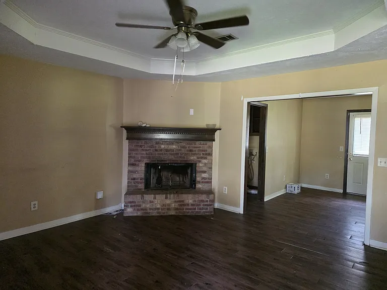 1437 Summit Ave — Photo 8
