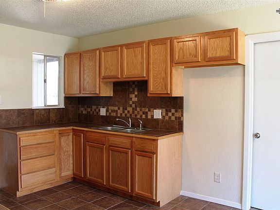 3rd image of 105 Cactus Dr