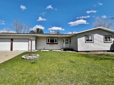 15 Vista Dr, Minot, ND, 58703