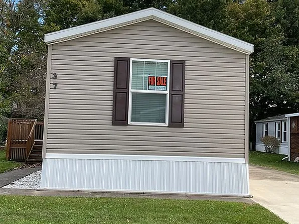 37 Lakeside Dr, Lima, OH 45804