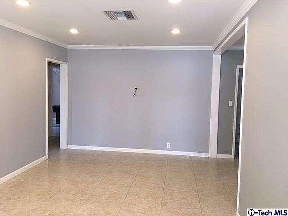 4th image of 15444 Stagg St