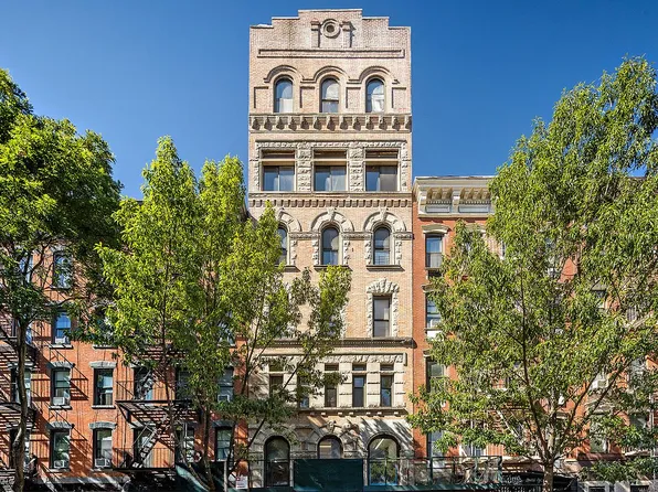 223 E 2nd St, New York, NY 10009