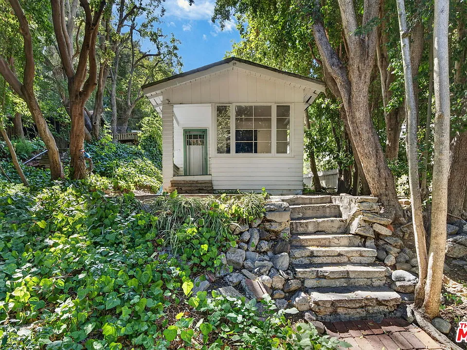 1723 N Beverly Glen Blvd
