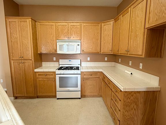 5th image of 2311 Mountain Springs Dr
