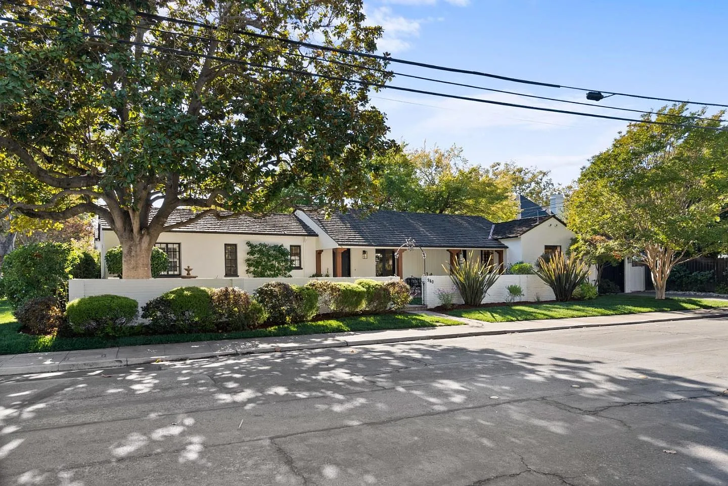 940 Maple St photo 1