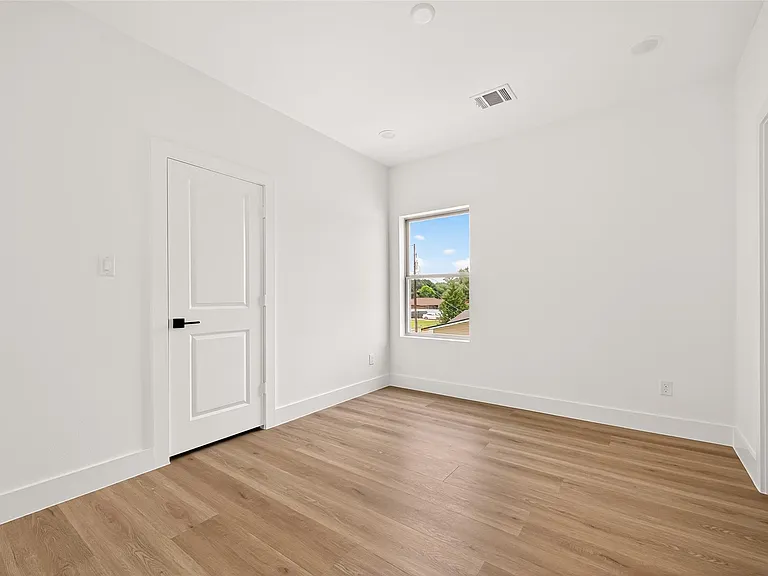 7422 Maxroy St — Photo 29