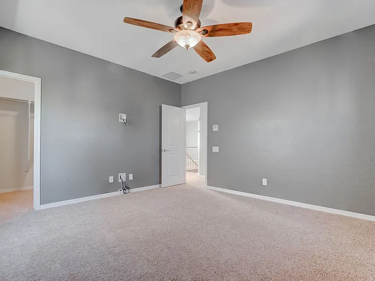 2589 Chateau Clermont St — Photo 2