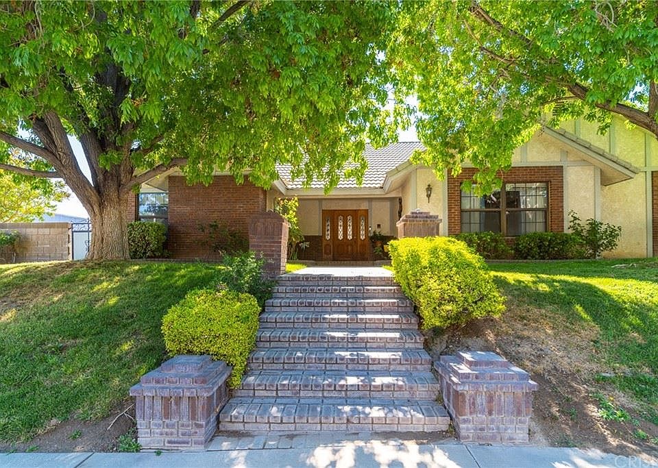 1st image of 2647 Brentwood Dr