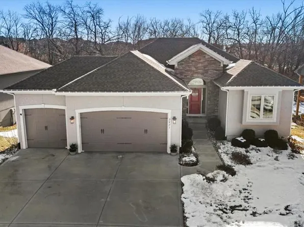 2421 SW Hickory Ln, Lees Summit, MO 64082
