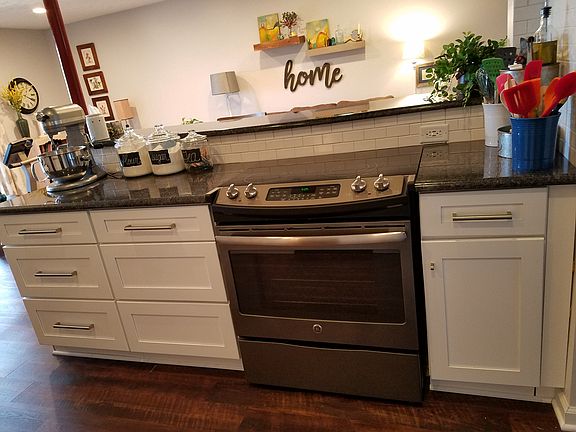 2nd image of 690 Tall Oaks Ct