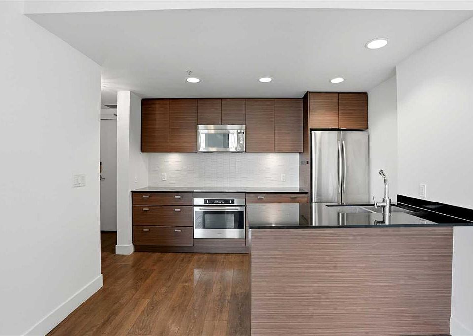 1st image of 1500 W 7th St SW #401