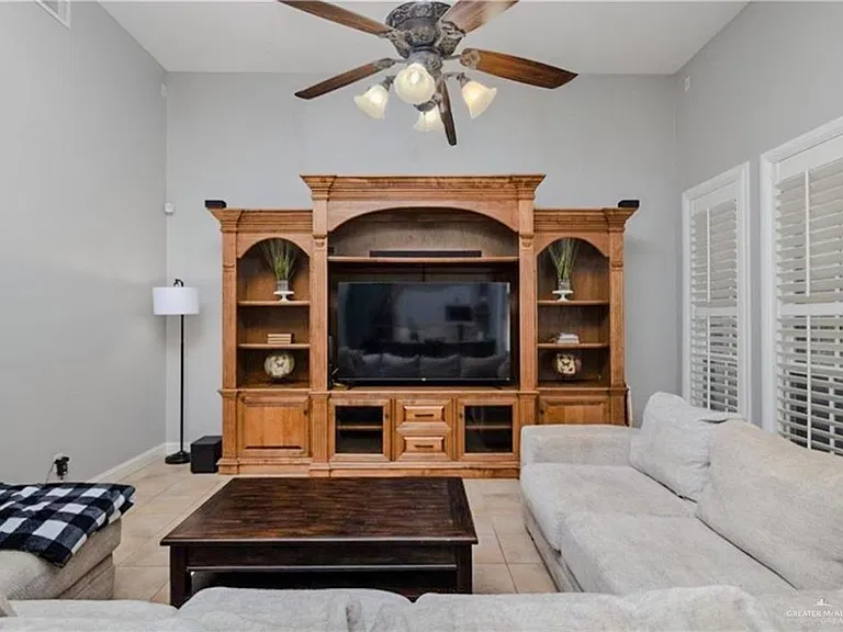 2513 Kings Dr — Photo 6