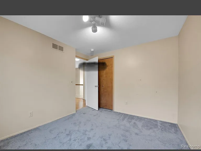 4959 Kingswood Dr — Photo 2