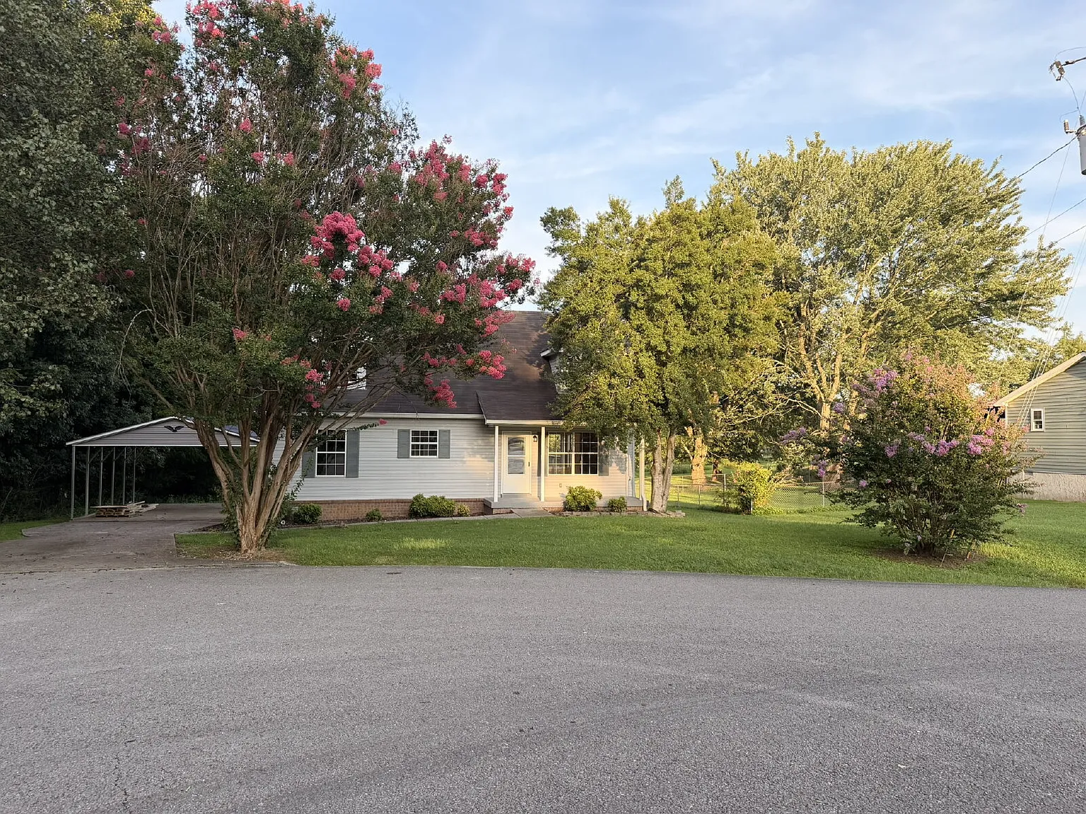 4 bed, 2.5 bath, 2214 sqft, $2,445 — Photo 3