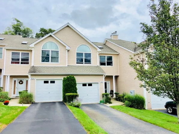 503 Willow Pond Dr, Riverhead, NY 11901