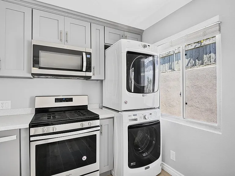 1024 Loma Avenue — Photo 33
