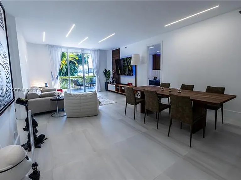 3600 Mystic Pointe Dr #114 — Photo 2