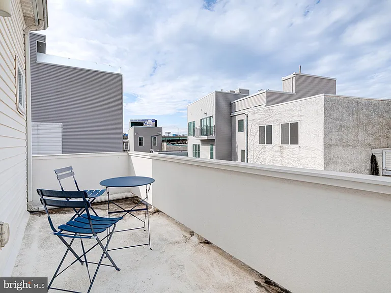 1118 E Dunton St — Photo 23