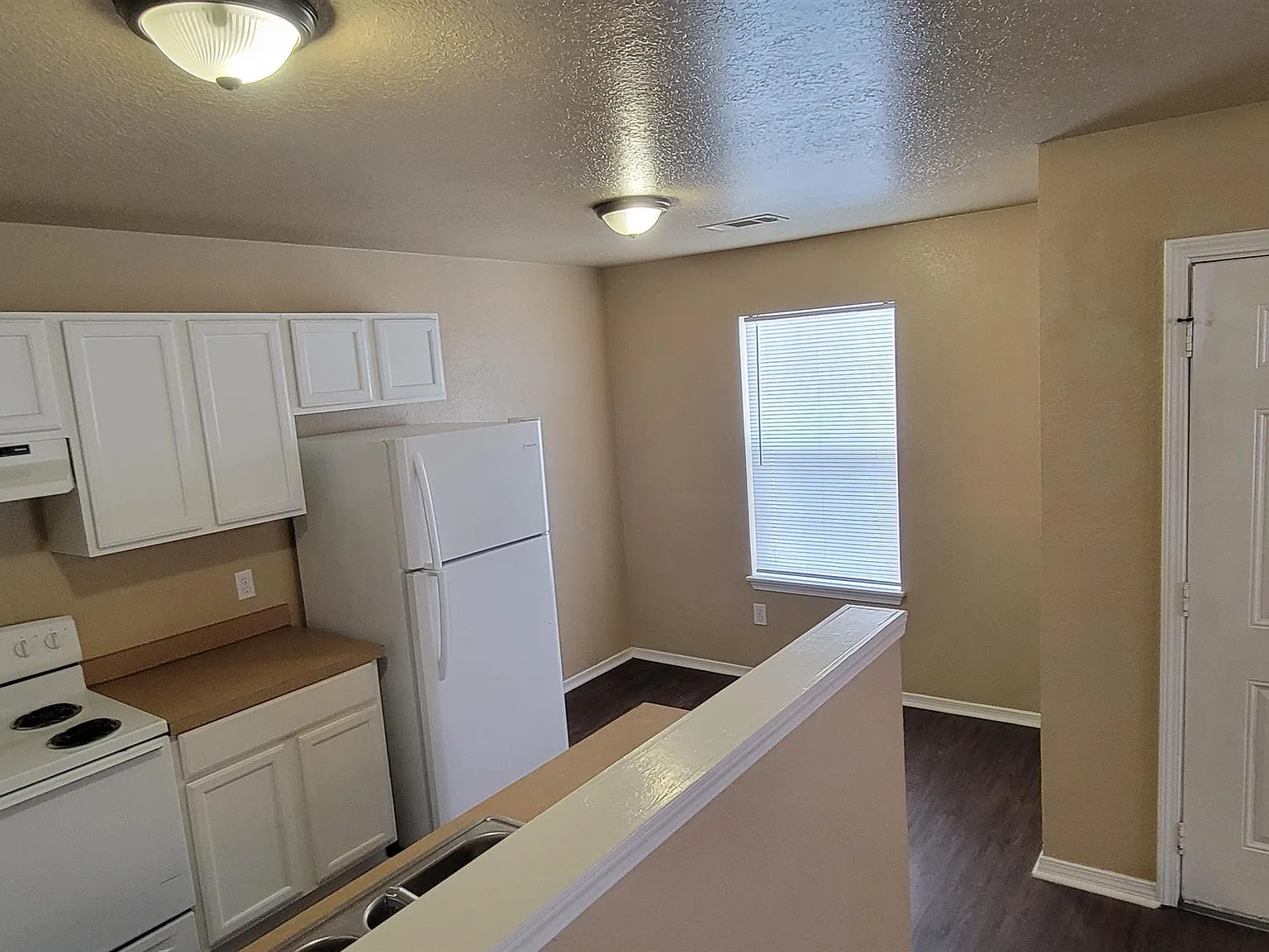 417 South 8th St Duplex - B — Photo 3