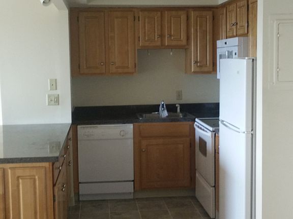 4th image of 1025 Hancock St Unit 8B