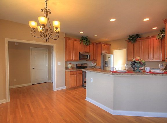 4th image of 136 Troon Ct