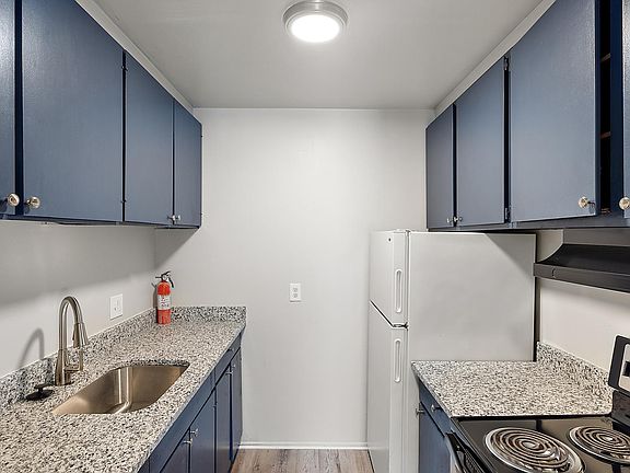 2nd image of 416 Perrin St #105