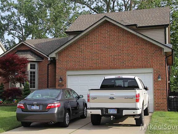 3rd image of 2095 Sprucewood Dr