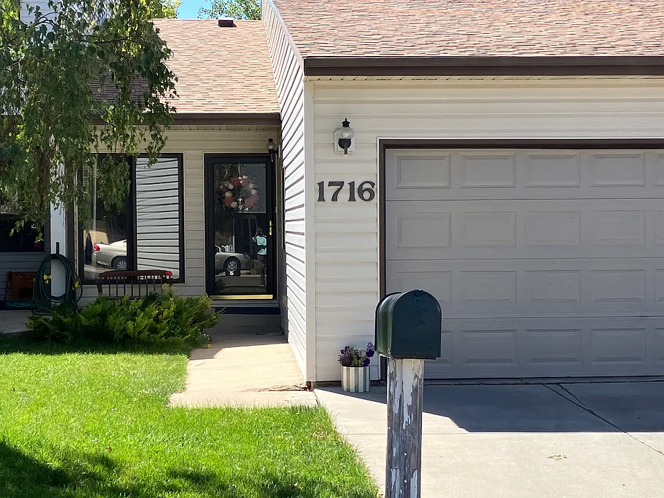1716 Sanders Dr