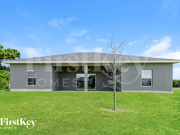 2216 NW 18th Ter — Photo 15