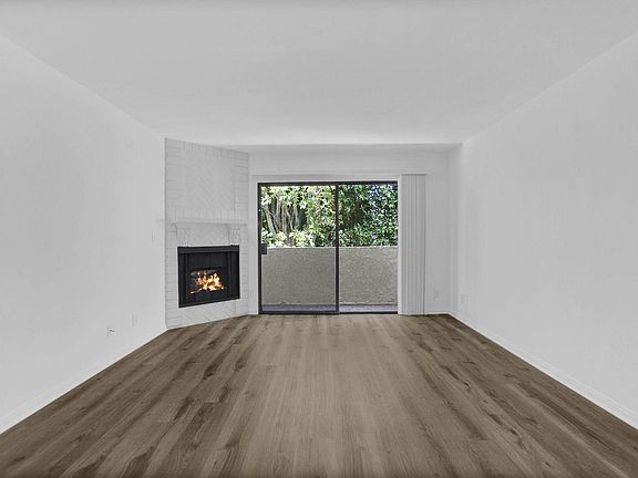 2nd image of 10721 Moorpark St APT 103
