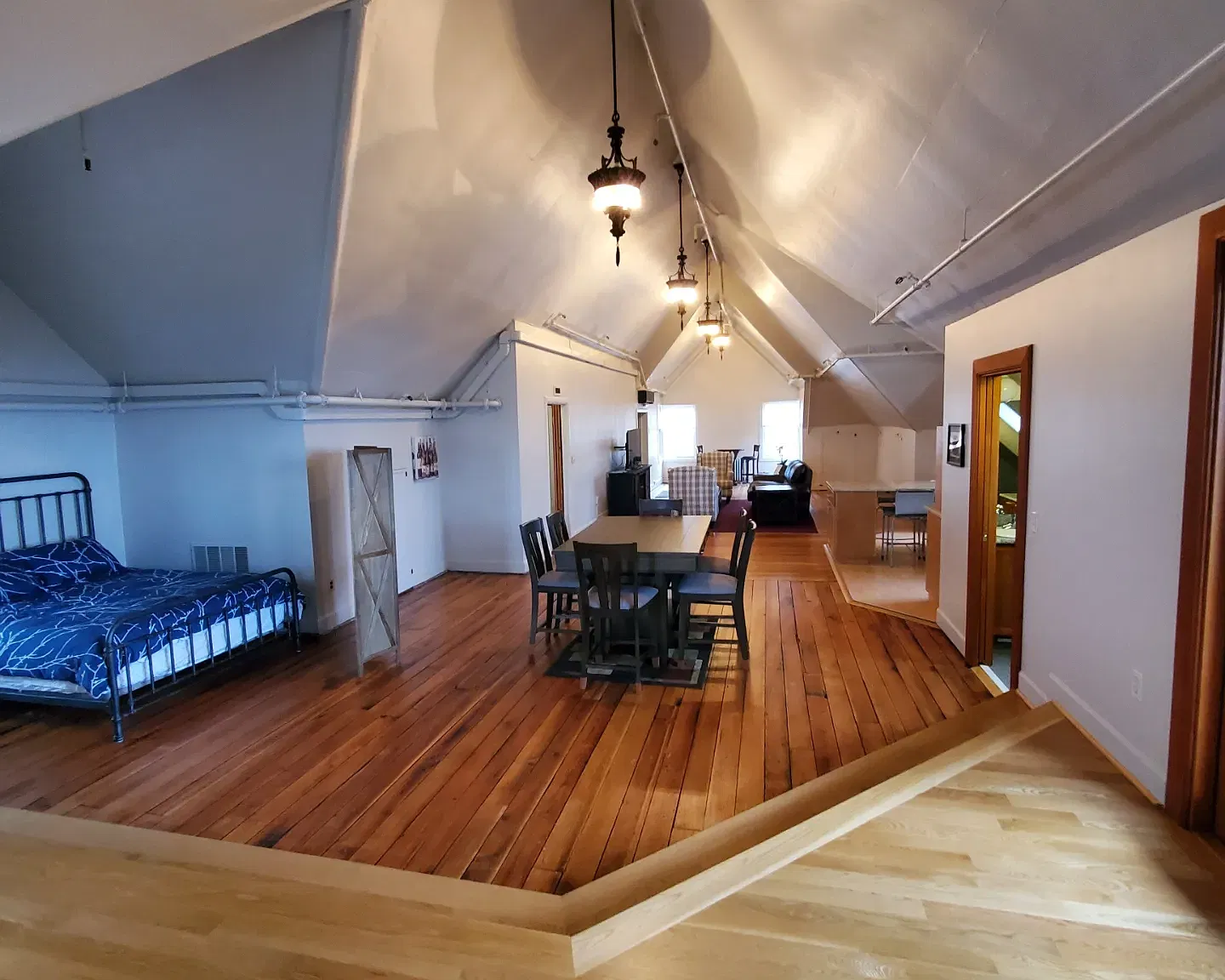 2 bed, 1.5 bath, 2000 sqft, $2,800 — Photo 4