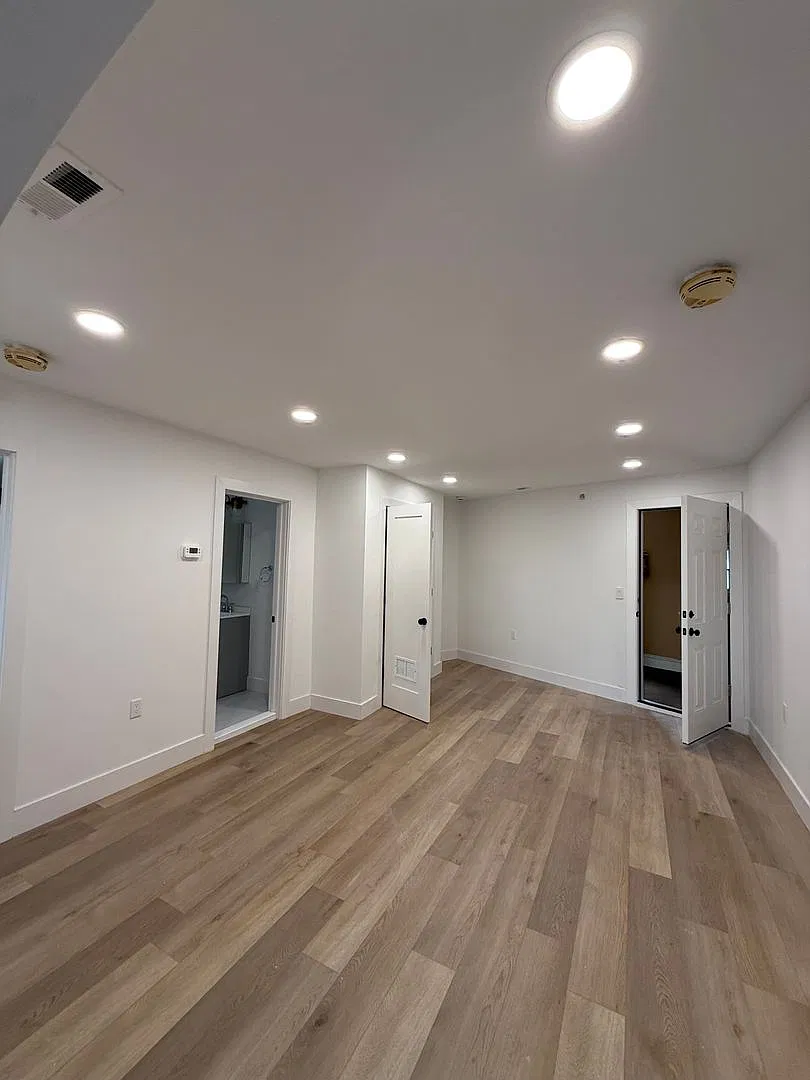 7950 Oxford Ave — Photo 1