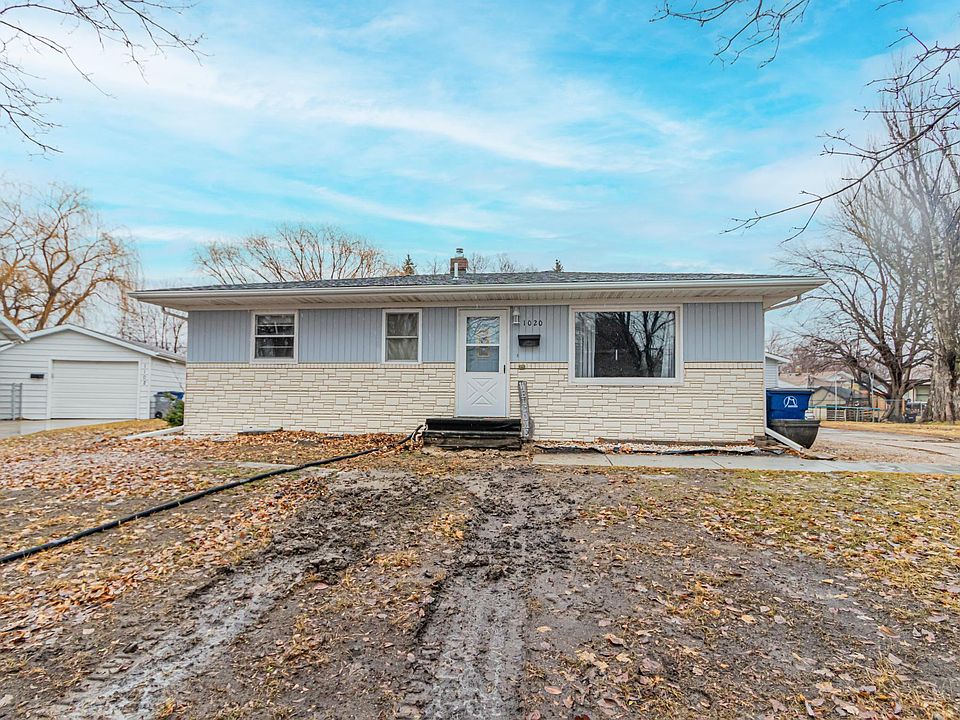1st image of 1020 19th St N