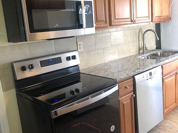 New self cleaning oven, micro and Bosch dishwasher