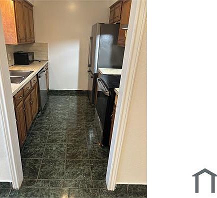 3rd image of 829 Andalusia Trl
