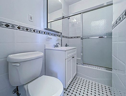 5th image of 4 Park Ave APT 21T