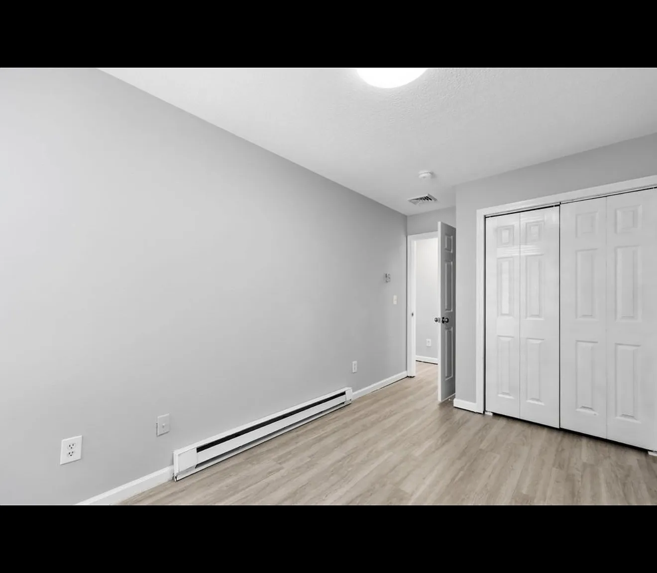 3 bed, 1.5 bath, 1100 sqft, $2,000 — Photo 3