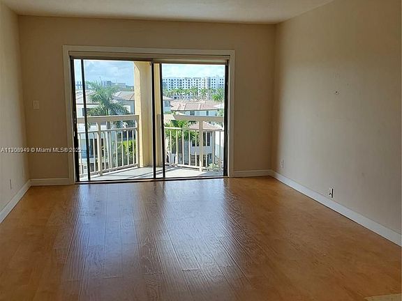 5th image of 8290 Lake Dr APT 525