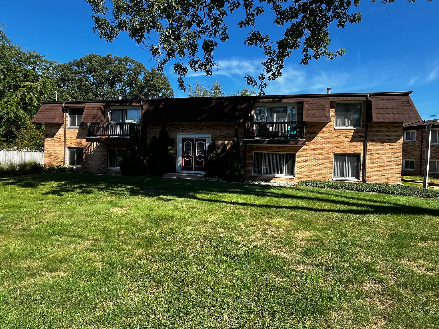 2 bed, 10 sqft, $1,350 — Photo 2