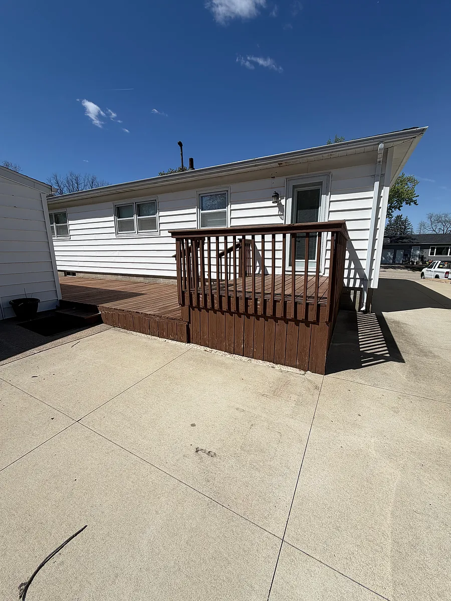 Building Photo - 2422 Russell Dr