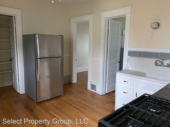 3rd image of 1928-1930 N Warren Ave #1930A