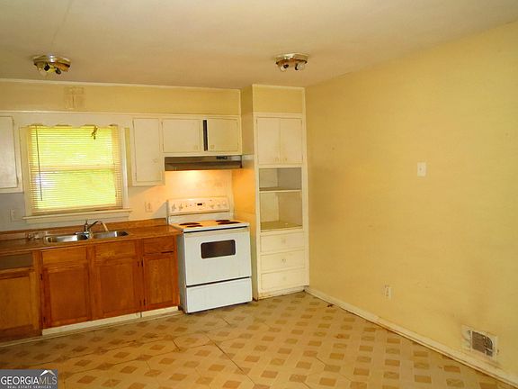5th image of 2233 Doris Dr