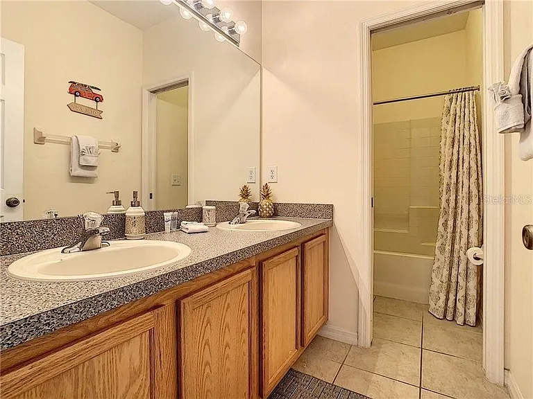 256 Sigmund Loop — Photo 16